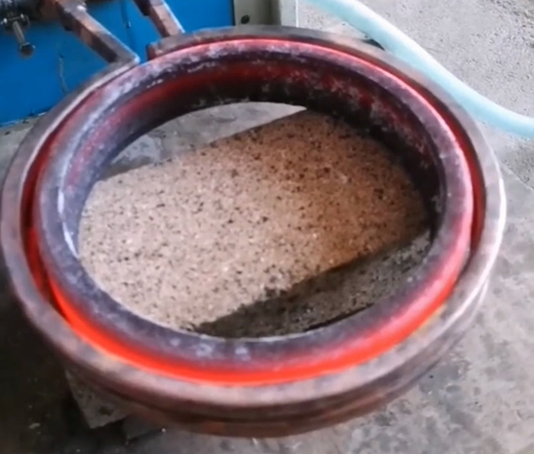 IGBT感應加熱設備已逐步取代傳統加熱設備