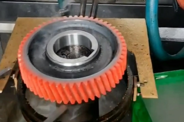 高頻淬火設備,直徑300mm齒輪淬火,可整體感應加熱容易操作