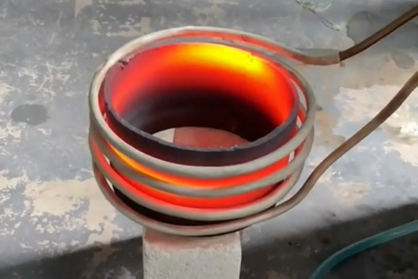 準備出口的感應加熱淬火設備-PLC溫控系統(tǒng)