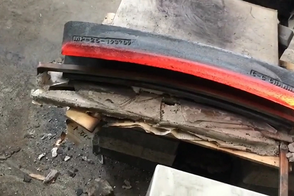 異形鑄造40絡(luò)材料在線退火-高頻感應退火設(shè)備