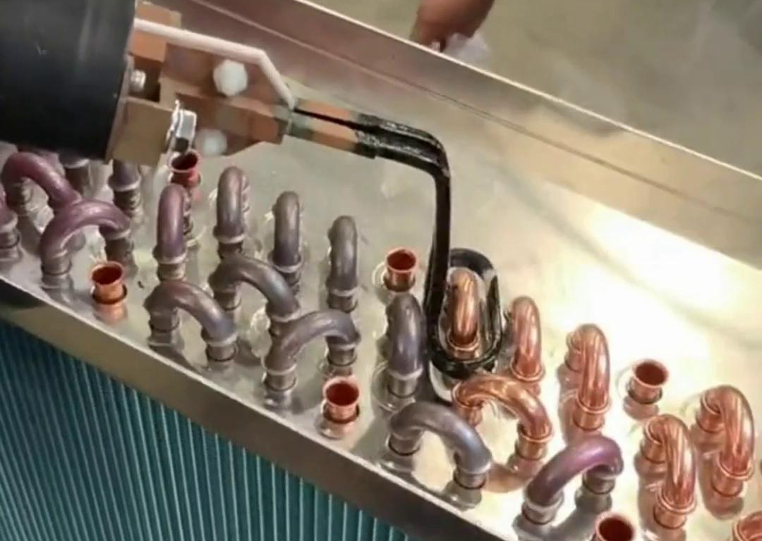 高頻自動化釬焊設備是一種高效、高質量的焊接設備，具有廣泛的應用前景和市場需求