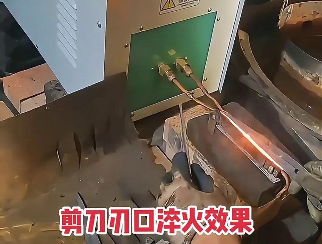 剪刀刃口采用高頻機進行淬火熱處理，提升其鋒利度、硬度和耐磨性