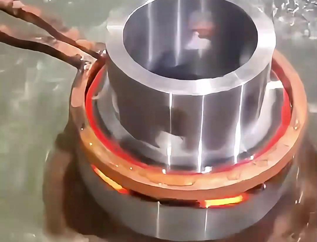 齒輪淬火是一種熱處理工藝，超音頻淬火設(shè)備是執(zhí)行這種工藝的一種常見(jiàn)設(shè)備