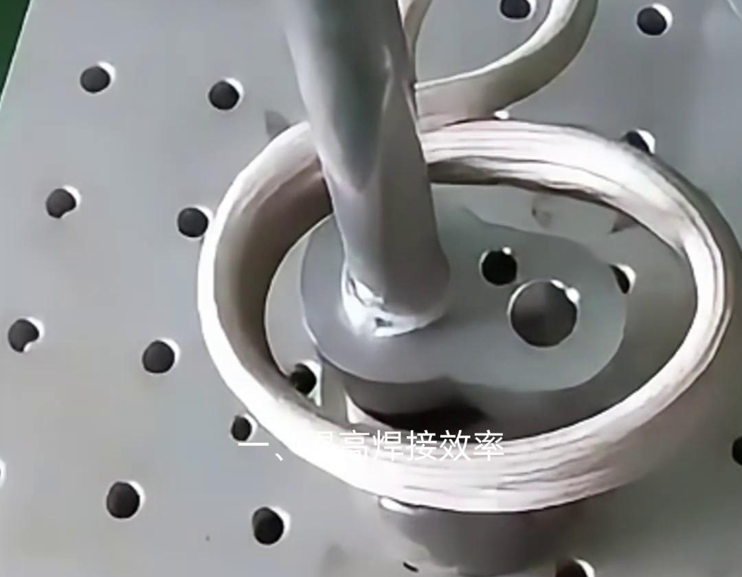 鋁件焊接設備中，手持式高頻焊機是一種適用于鋁管焊接的高效、便捷的焊接工具