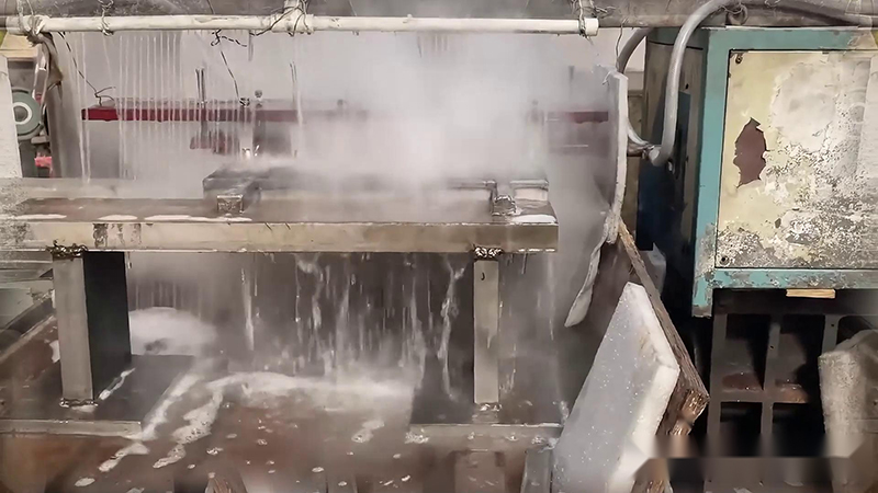 平面淬火熱處理是一種有效的金屬表面強化方法，能夠顯著提高工件表面的硬度、耐磨性和疲勞強度