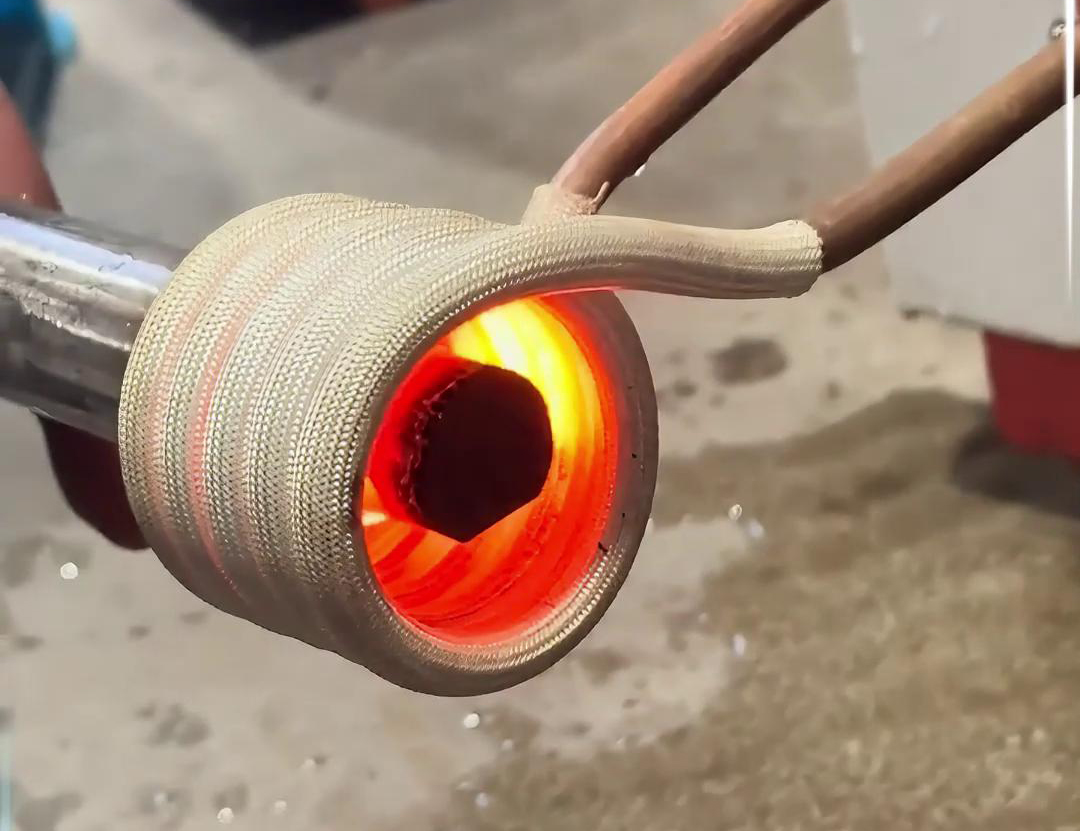 高頻感應(yīng)加熱機在加熱棒料方面展現(xiàn)出了顯著的優(yōu)勢