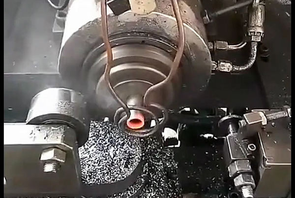 高頻加熱機配合機械裝置實現(xiàn)鋼管加熱縮口是一種高效、精準的金屬加工工藝