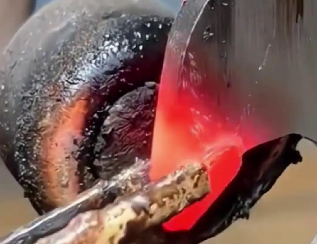 鎢鋼合金和其他金屬焊接在一起，一般采用銅焊，利用高頻加熱機簡單高效就可以達到，熱裝熱拆都適合