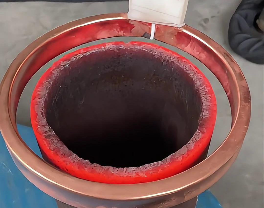 手持式高頻機用途廣泛，加熱焊接淬火退火是常用，熱裝熱配合也是常態