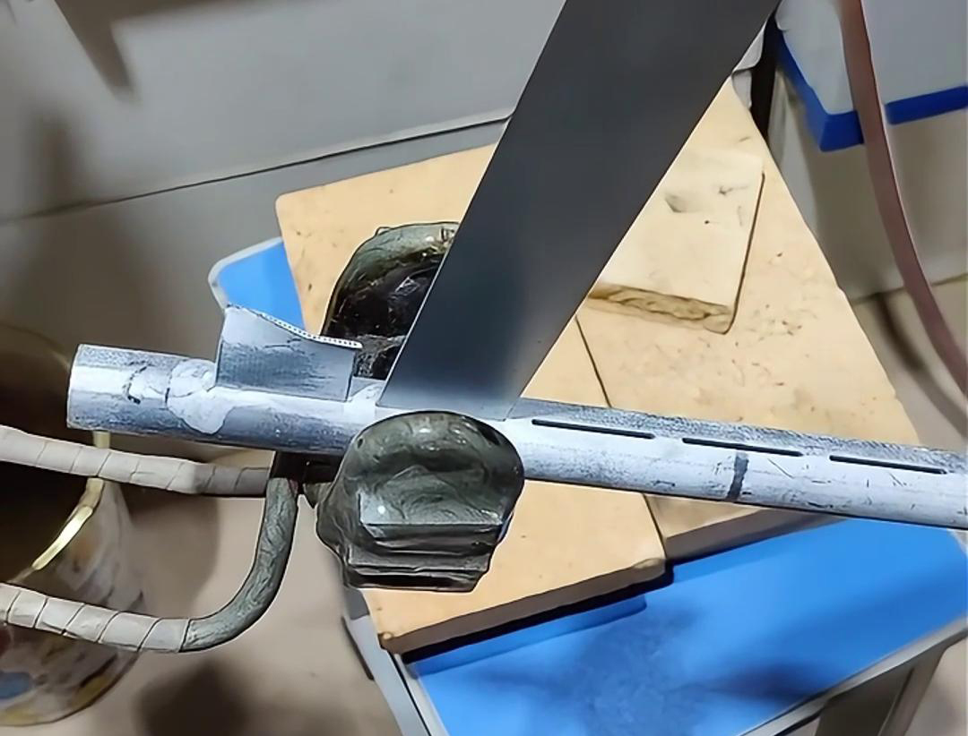 鋁材焊接，特別是在高頻鋁排焊接中，使用高頻焊接技術是一種高效且可靠的方法