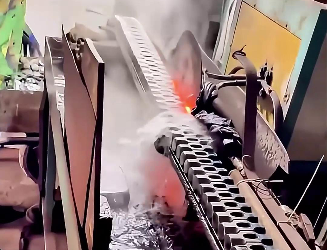 高頻淬火設備，鐵錘錘頭淬火熱處理好幫手