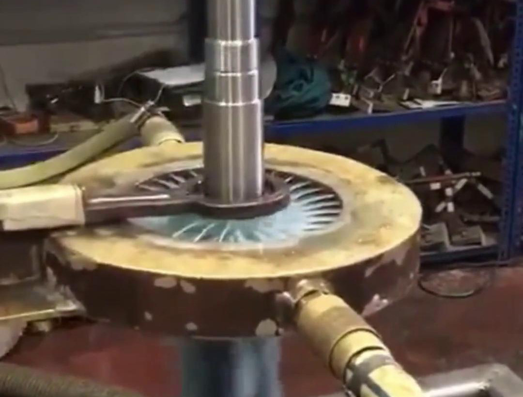 高頻數(shù)控淬火機(jī)床，更換感應(yīng)加熱線圈可適合各類軸、齒輪淬火工藝