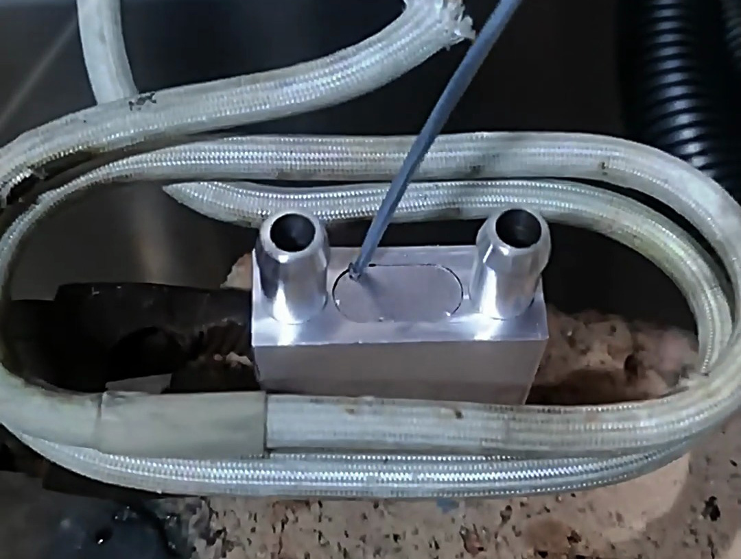 使用高頻焊機焊接鋁件，那么焊接鋁件就像喝水一樣簡單，簡單到有手就會