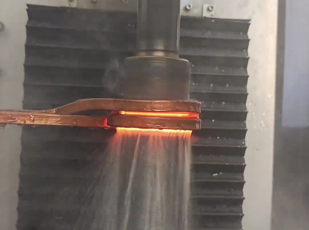 高頻淬火機床有多強，電機軸淬火全過程揭秘！硬度提升看得見