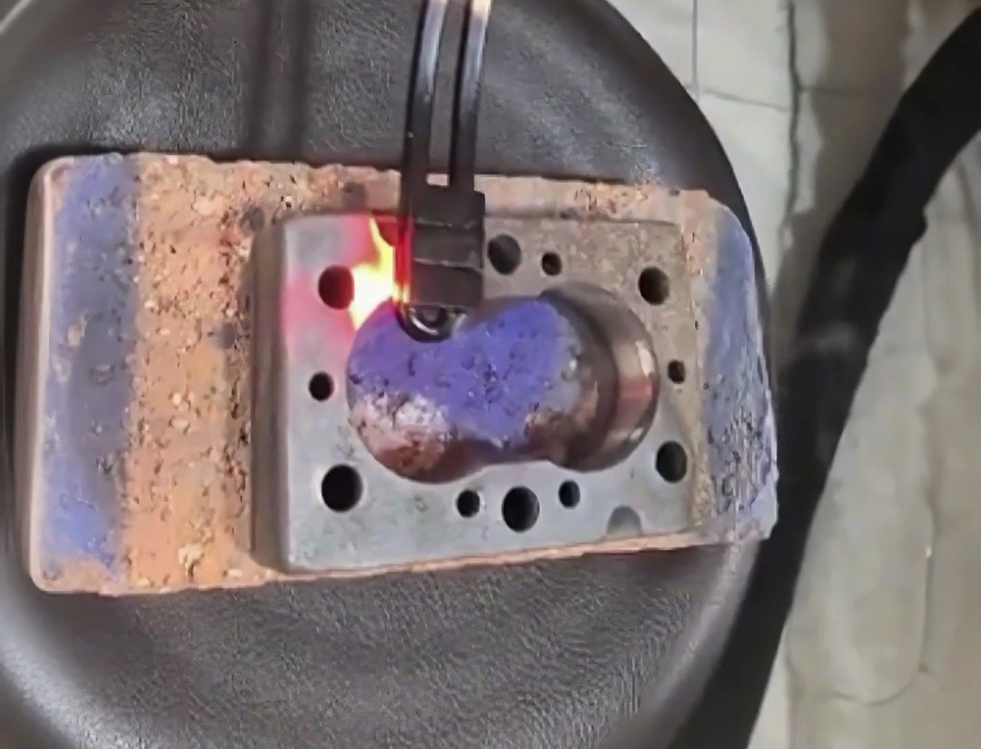 你以為金屬熱處理很復(fù)雜？金屬表面熱處理新境界！手持高頻加熱機(jī)這款設(shè)備讓一切變得簡(jiǎn)單