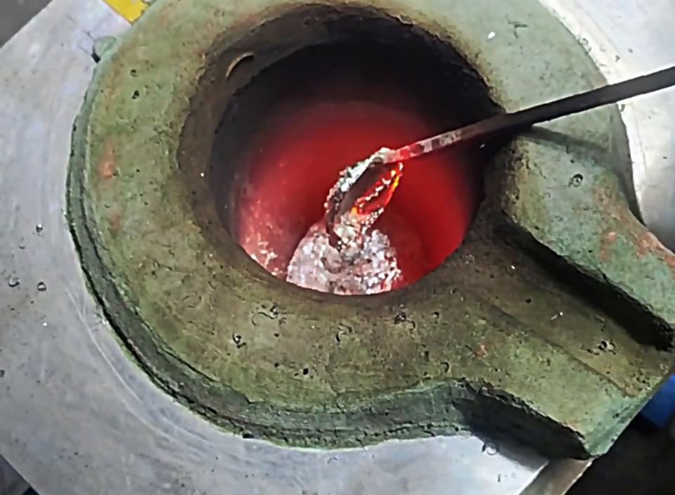 手動自動雙模式！這款錫渣中頻熔煉爐太靈活了