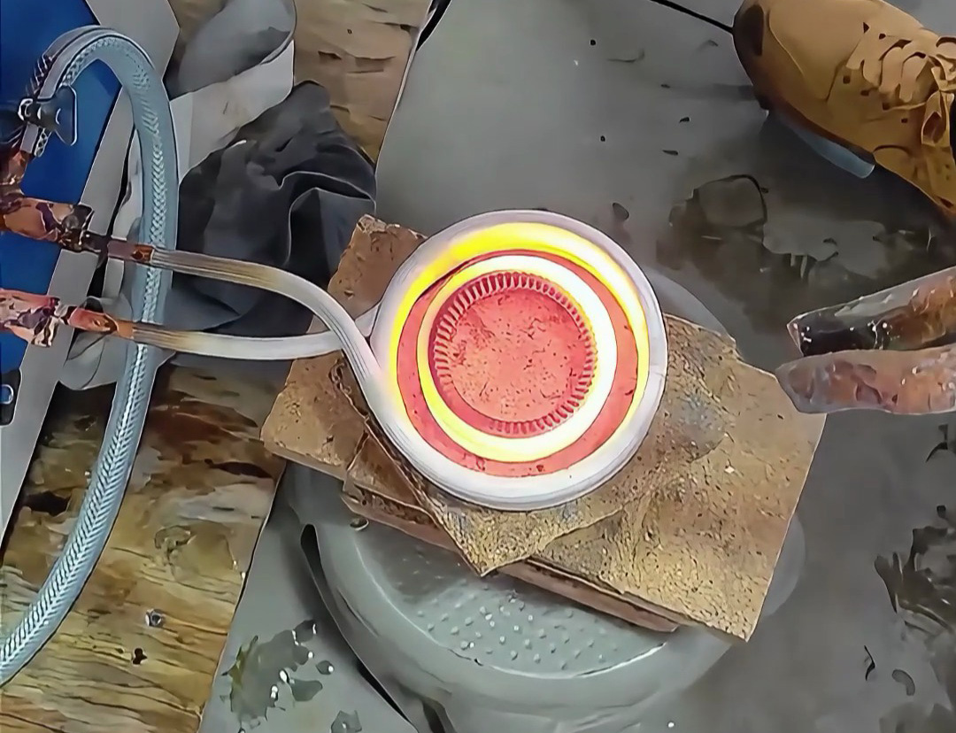 工業加熱愁材質適配？超音頻感應加熱設備全搞定！